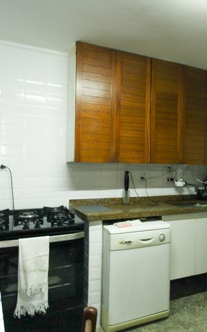 Casa à venda com 305m², 5 quartos e 2 vagas