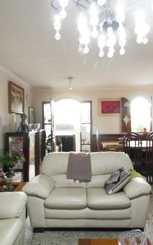 Casa à venda com 305m², 5 quartos e 2 vagas