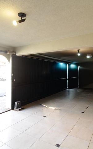 Casa à venda com 305m², 5 quartos e 2 vagas
