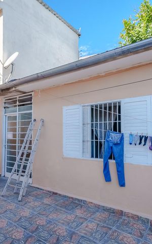 Casa à venda com 226m², 3 quartos e 2 vagas Casa à venda com 226m², 3 quartos e 2 vagasQuintal