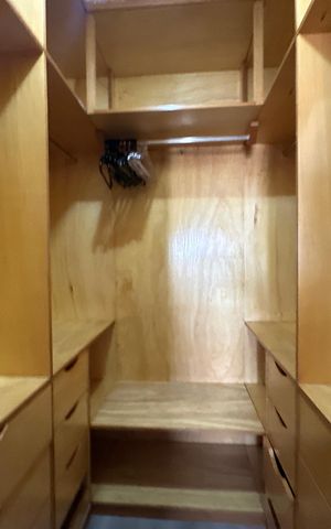Apartamento à venda com 107m², 3 quartos e 2 vagas Apartamento à venda com 107m², 3 quartos e 2 vagasCloset da suíte