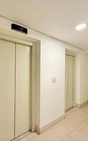 Apartamento à venda com 77m², 2 quartos e 2 vagas Apartamento à venda com 77m², 2 quartos e 2 vagasHall Apartamento
