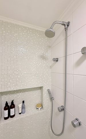 Apartamento à venda com 77m², 2 quartos e 2 vagas Apartamento à venda com 77m², 2 quartos e 2 vagasBanheiro Social