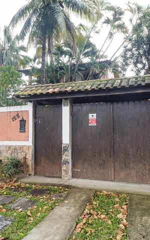 Casa à venda com 550m², 5 quartos e 5 vagas Casa à venda com 550m², 5 quartos e 5 vagasFachada