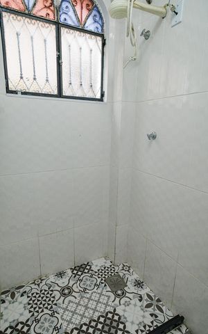 Casa à venda com 550m², 5 quartos e 5 vagas Casa à venda com 550m², 5 quartos e 5 vagasBanheiro 2