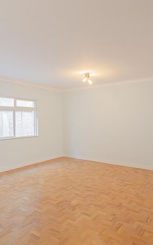 Apartamento para alugar com 141m², 3 quartos e 1 vaga Apartamento para alugar com 141m², 3 quartos e 1 vagaSala