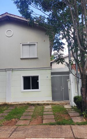 Casa de condomínio à venda com 160m², 2 quartos e 2 vagas Casa de condomínio à venda com 160m², 2 quartos e 2 vagasFachada