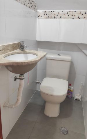 Casa de condomínio à venda com 160m², 2 quartos e 2 vagas Casa de condomínio à venda com 160m², 2 quartos e 2 vagasBanheiro