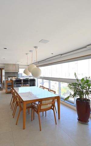 Apartamento à venda com 270m², 3 quartos e 4 vagasVaranda