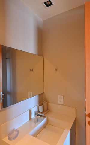 Apartamento à venda com 270m², 3 quartos e 4 vagasBanheiro da Suíte 2