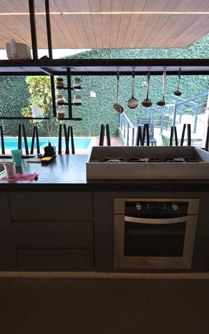 Casa de condomínio à venda com 1600m², 5 quartos e 4 vagas