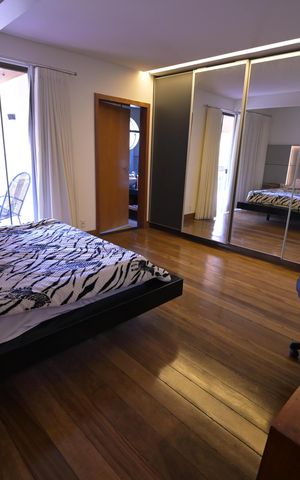 Casa de condomínio à venda com 1600m², 5 quartos e 4 vagas