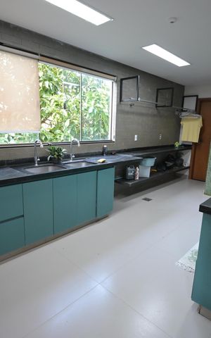 Casa de condomínio à venda com 1600m², 5 quartos e 4 vagas