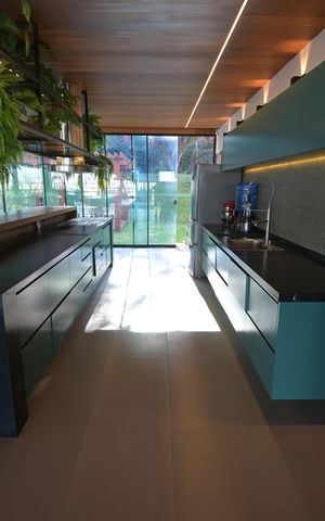Casa de condomínio à venda com 1600m², 5 quartos e 4 vagas