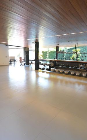 Casa de condomínio à venda com 1600m², 5 quartos e 4 vagas