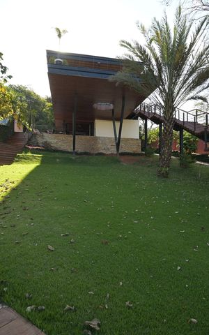 Casa de condomínio à venda com 1600m², 5 quartos e 4 vagas