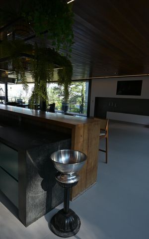 Casa de condomínio à venda com 1600m², 5 quartos e 4 vagas