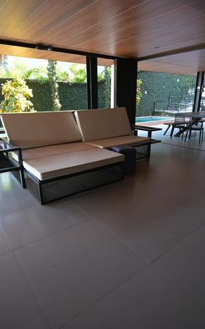 Casa de condomínio à venda com 1600m², 5 quartos e 4 vagas