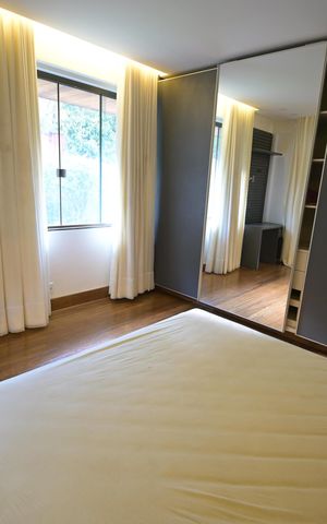 Casa de condomínio à venda com 1600m², 5 quartos e 4 vagas