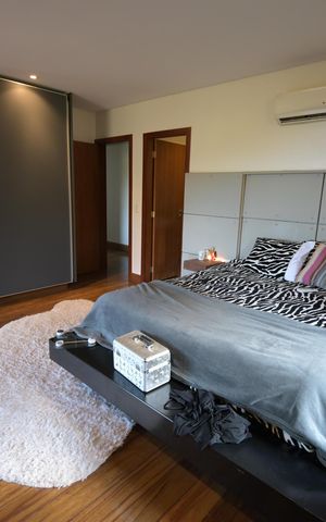 Casa de condomínio à venda com 1600m², 5 quartos e 4 vagas