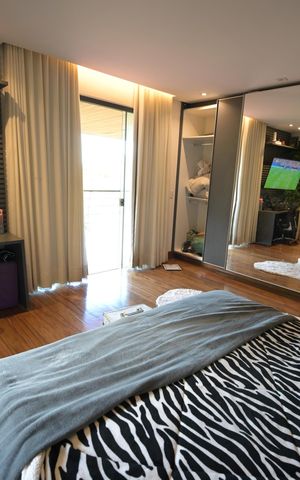 Casa de condomínio à venda com 1600m², 5 quartos e 4 vagas