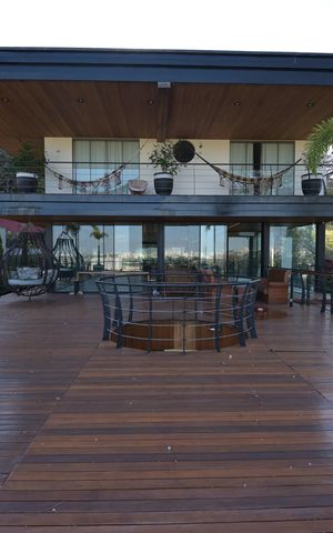 Casa de condomínio à venda com 1600m², 5 quartos e 4 vagas