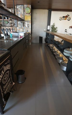 Casa de condomínio à venda com 1600m², 5 quartos e 4 vagas