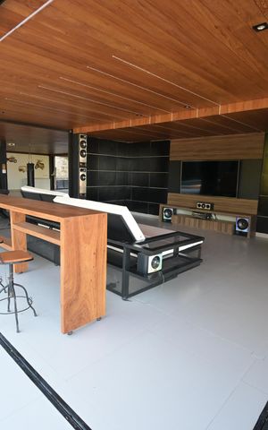 Casa de condomínio à venda com 1600m², 5 quartos e 4 vagas