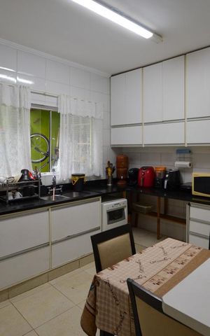 Casa à venda com 730m², 3 quartos e 2 vagas Casa à venda com 730m², 3 quartos e 2 vagasCOZINHA