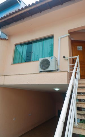 Casa à venda com 254m², 4 quartos e 5 vagas Casa à venda com 254m², 4 quartos e 5 vagasFachada