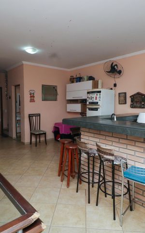 Casa à venda com 254m², 4 quartos e 5 vagas Casa à venda com 254m², 4 quartos e 5 vagasÁrea gourmet