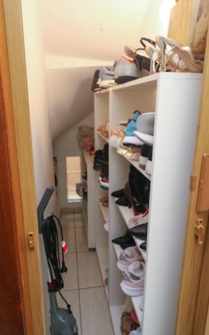Casa à venda com 254m², 4 quartos e 5 vagas Casa à venda com 254m², 4 quartos e 5 vagasSapateira