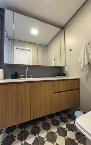 Apartamento à venda com 84m², 1 quarto e 2 vagas Apartamento à venda com 84m², 1 quarto e 2 vagasBanheiro da suíte