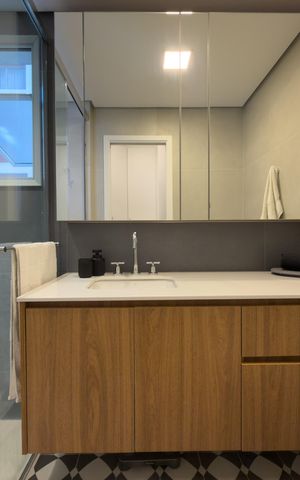 Apartamento à venda com 84m², 1 quarto e 2 vagas Apartamento à venda com 84m², 1 quarto e 2 vagasBanheiro da suíte
