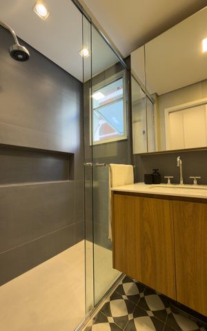 Apartamento à venda com 84m², 1 quarto e 2 vagas Apartamento à venda com 84m², 1 quarto e 2 vagasBanheiro da suíte