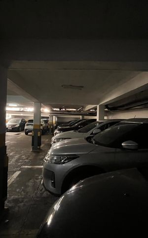 Apartamento à venda com 180m², 4 quartos e 1 vaga Apartamento à venda com 180m², 4 quartos e 1 vagaGaragem