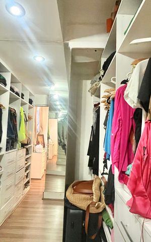 Apartamento à venda com 180m², 4 quartos e 1 vaga Apartamento à venda com 180m², 4 quartos e 1 vagaCloset da suíte