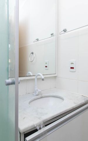 Apartamento à venda com 56m², 2 quartos e 1 vaga Apartamento à venda com 56m², 2 quartos e 1 vagaBanheiro