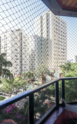 Apartamento à venda com 150m², 3 quartos e 3 vagas Apartamento à venda com 150m², 3 quartos e 3 vagasVaranda