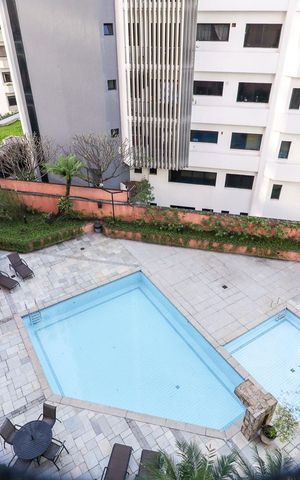 Apartamento à venda com 150m², 3 quartos e 3 vagas Apartamento à venda com 150m², 3 quartos e 3 vagasVaranda