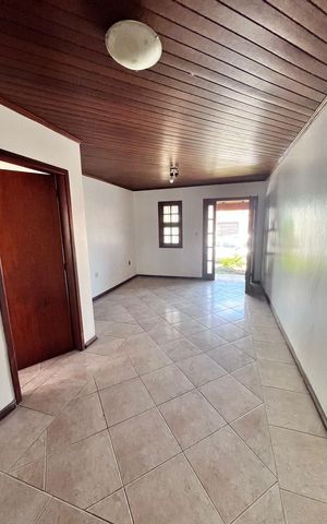 Casa à venda com 157m², 3 quartos e 2 vagas Casa à venda com 157m², 3 quartos e 2 vagasSala