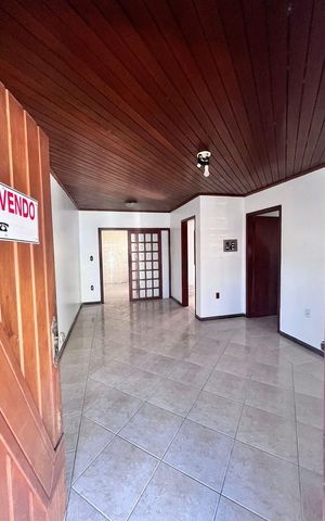 Casa à venda com 157m², 3 quartos e 2 vagas Casa à venda com 157m², 3 quartos e 2 vagasSala