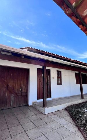 Casa à venda com 157m², 3 quartos e 2 vagas Casa à venda com 157m², 3 quartos e 2 vagasFachada