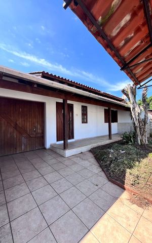 Casa à venda com 157m², 3 quartos e 2 vagas Casa à venda com 157m², 3 quartos e 2 vagasFachada