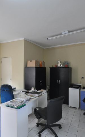 Casa para alugar com 90m², 2 quartos e 4 vagasEscritório