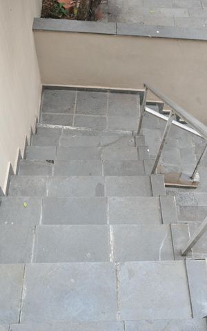 Casa para alugar com 90m², 2 quartos e 4 vagasEscada