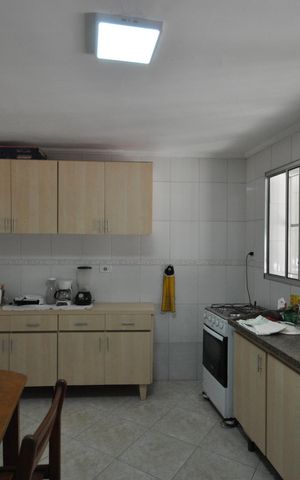Casa para alugar com 90m², 2 quartos e 4 vagasCozinha