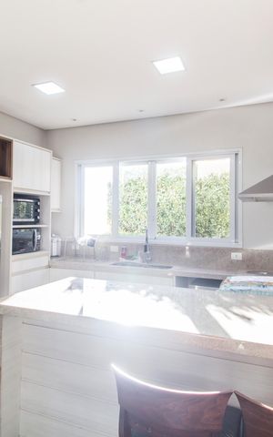 Casa de condomínio à venda com 615m², 5 quartos e 7 vagas Casa de condomínio à venda com 615m², 5 quartos e 7 vagasCozinha