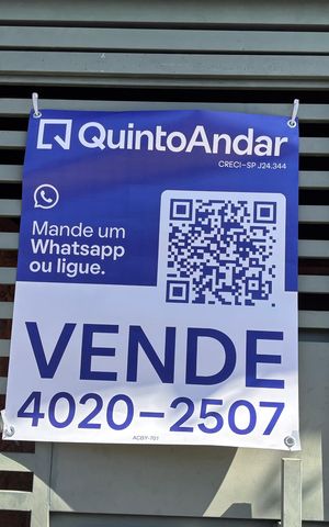 Casa à venda com 171m², 3 quartos e 3 vagas Casa à venda com 171m², 3 quartos e 3 vagasPlaquinha