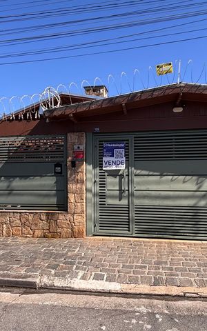 Casa à venda com 171m², 3 quartos e 3 vagas Casa à venda com 171m², 3 quartos e 3 vagasFachada
